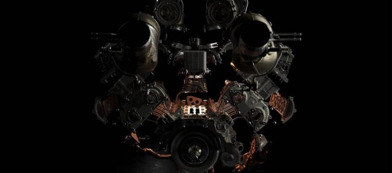 Explosionszeichnung des Lamborghini TEMERARIO-Motors auf schwarzem Hintergrund, die symmetrisch angeordnete Komponenten mit beleuchteten Gehäusen, Abdeckungen und Strukturteilen aus Aluminiumguss zeigt.