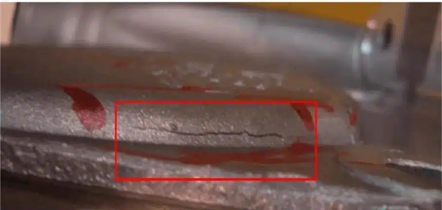 Aluminum HPDC defect—crack (hot-tear/cold-crack) along a rib fillet, highlighted in the red box.