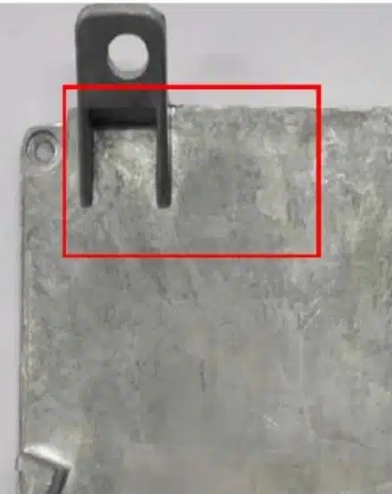 Aluminum HPDC surface defect—flow marks/flow lines (wavy stripes) highlighted in the red box.