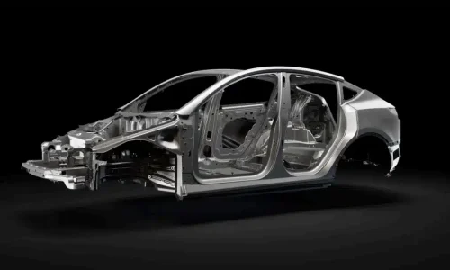 Estructura de carrocería en blanco de aluminio de un vehículo eléctrico moderno que utiliza grandes piezas fundidas a presión integradas.