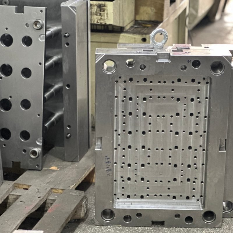Precision Aluminum Die Casting Mold Aluminum die casting mold used for producing complex metal components.